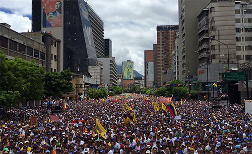 Maduro asegura que tomaría las armas para defender la paz de Venezuela